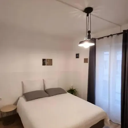 Cocon Parisien - Montmartre & Metro 13 & 14 Apartment Exterior photo
